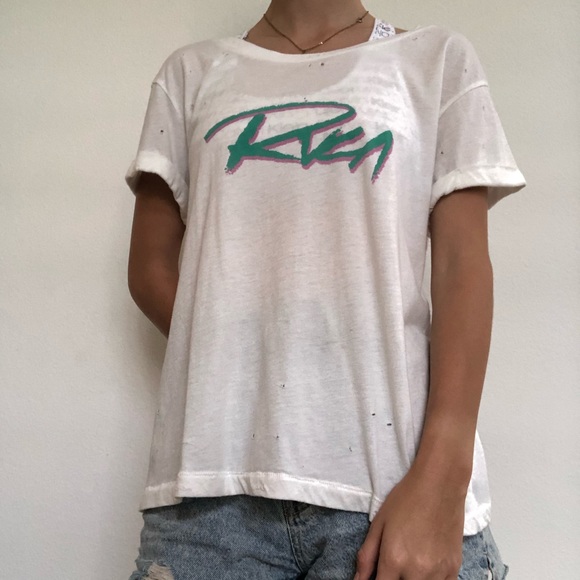 rvca tee🦋 - Picture 2 of 3